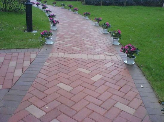 綠化帶道路鋪設(shè)